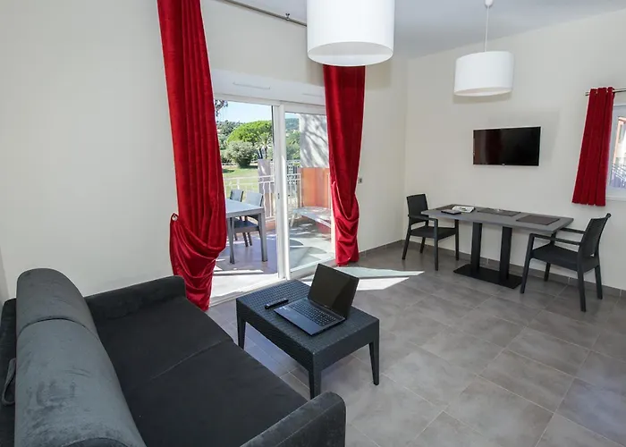 アパートホテル Sowell Residences Les Perles Du Golfe De Saint-tropez グリモー